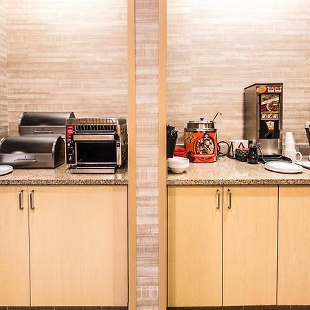 Towneplace Suites By Marriott גילפורד מראה חיצוני תמונה