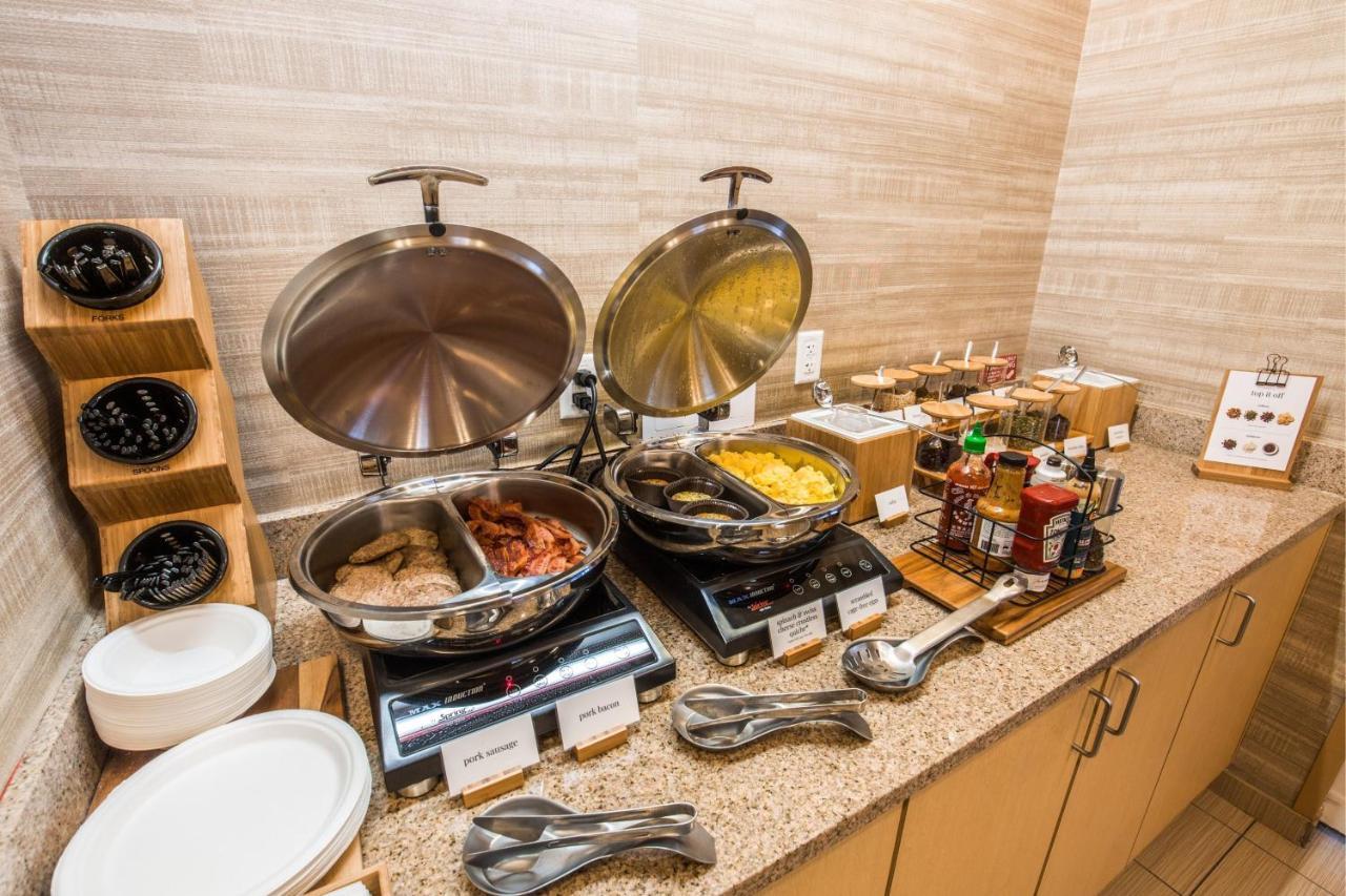 Towneplace Suites By Marriott גילפורד מראה חיצוני תמונה