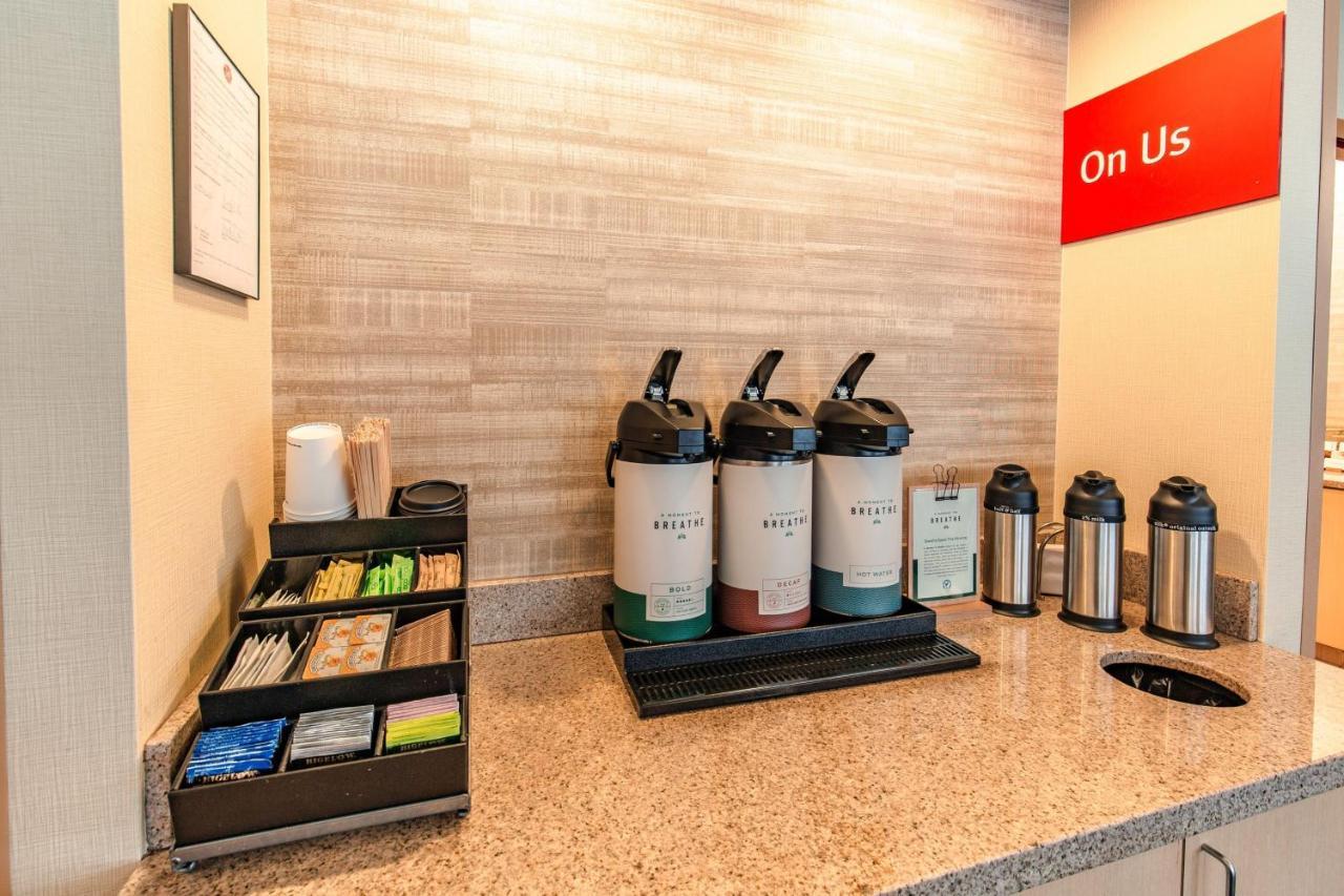 Towneplace Suites By Marriott גילפורד מראה חיצוני תמונה