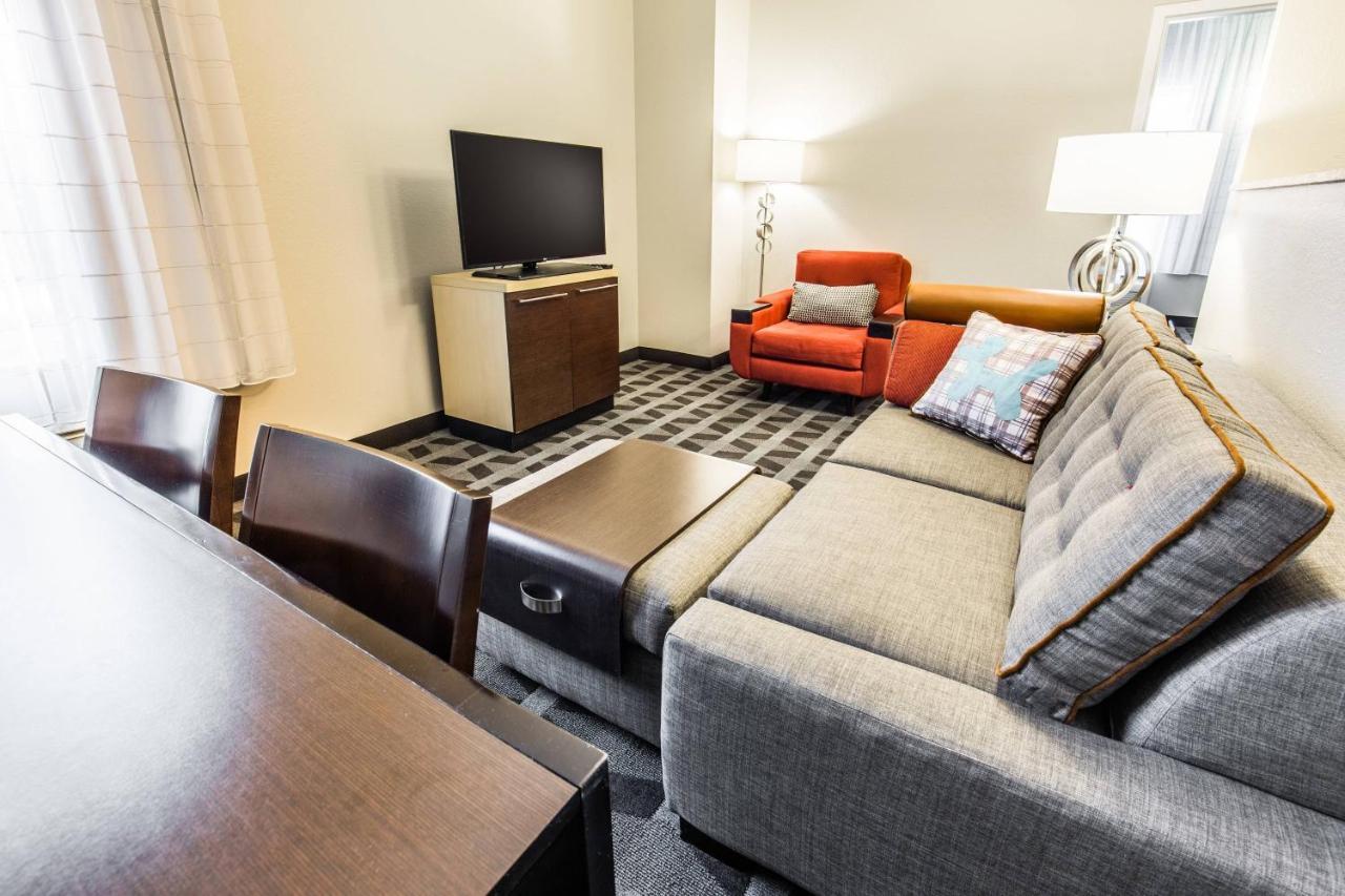 Towneplace Suites By Marriott גילפורד מראה חיצוני תמונה