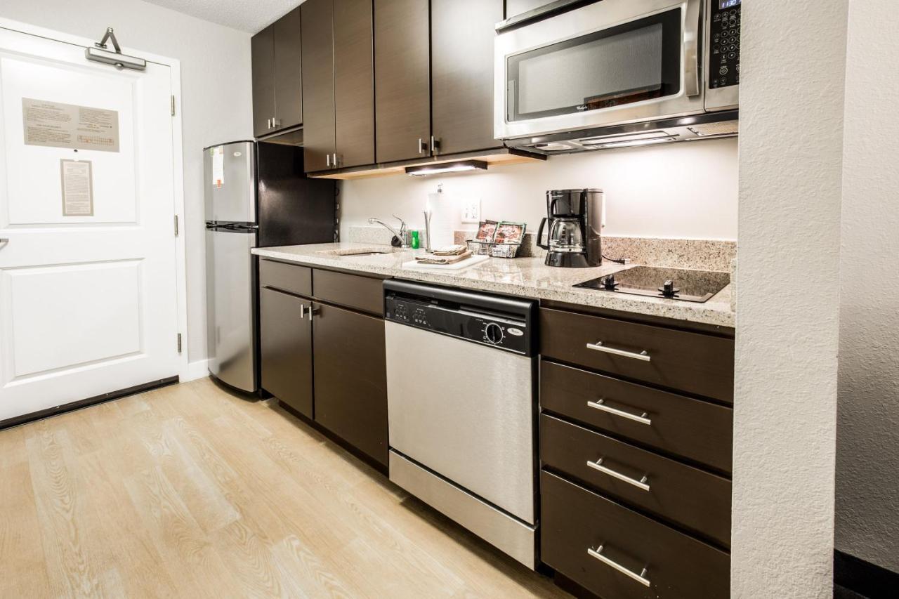 Towneplace Suites By Marriott גילפורד מראה חיצוני תמונה