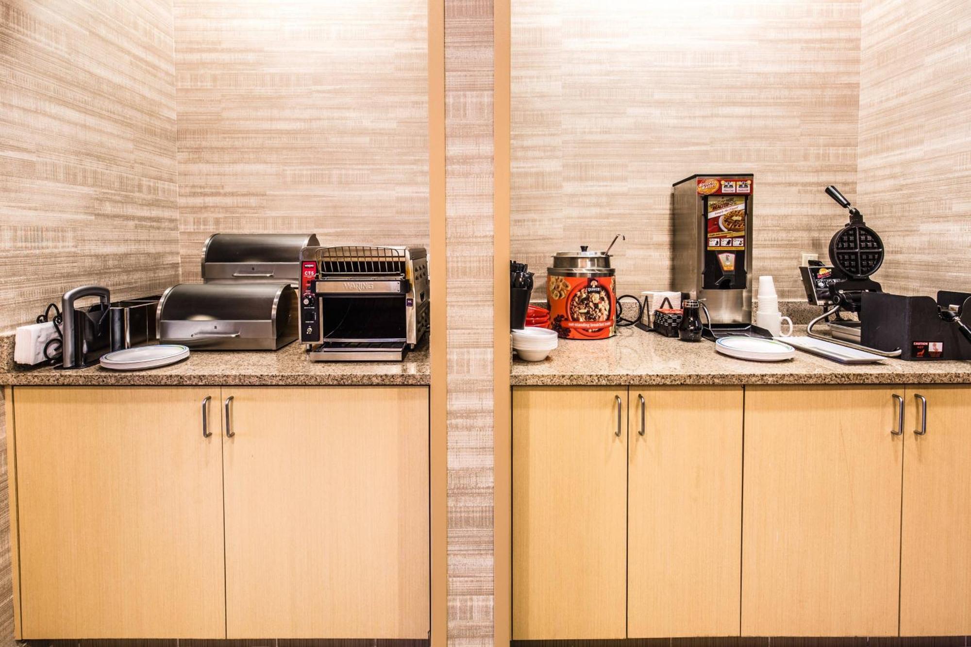 Towneplace Suites By Marriott גילפורד מראה חיצוני תמונה