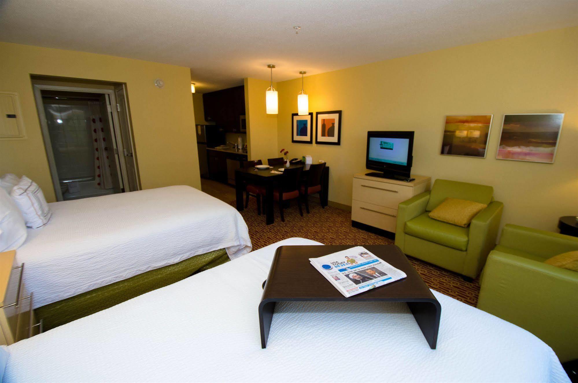 Towneplace Suites By Marriott גילפורד מראה חיצוני תמונה