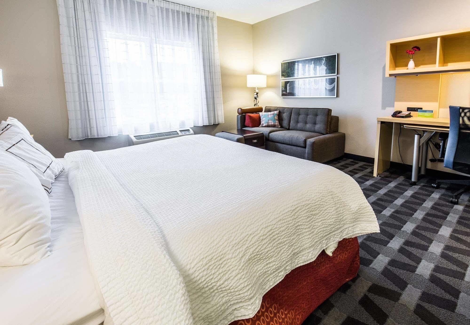 Towneplace Suites By Marriott גילפורד מראה חיצוני תמונה