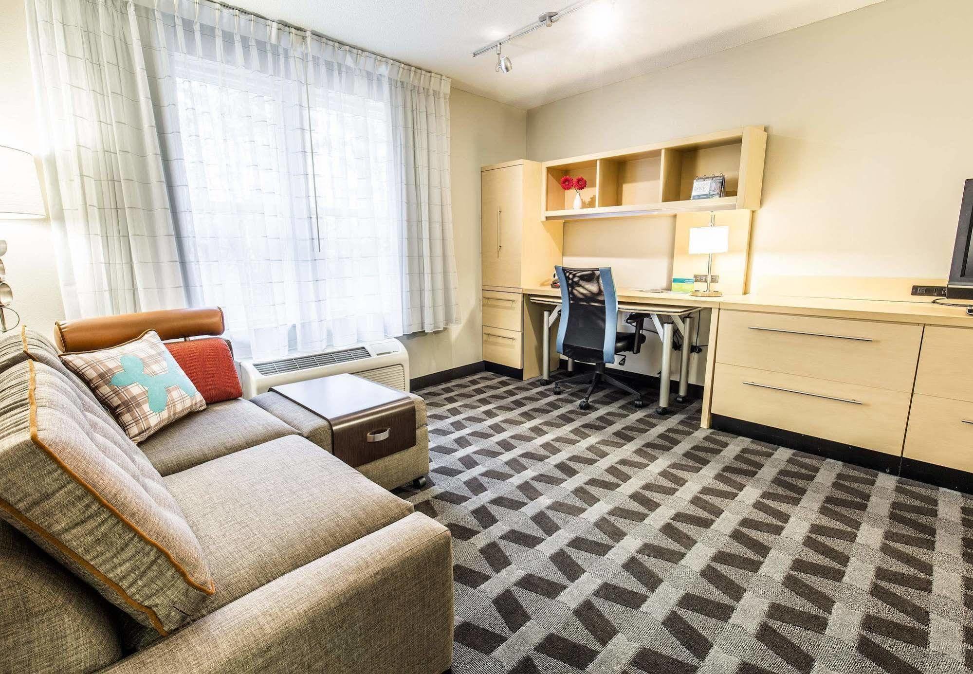 Towneplace Suites By Marriott גילפורד מראה חיצוני תמונה